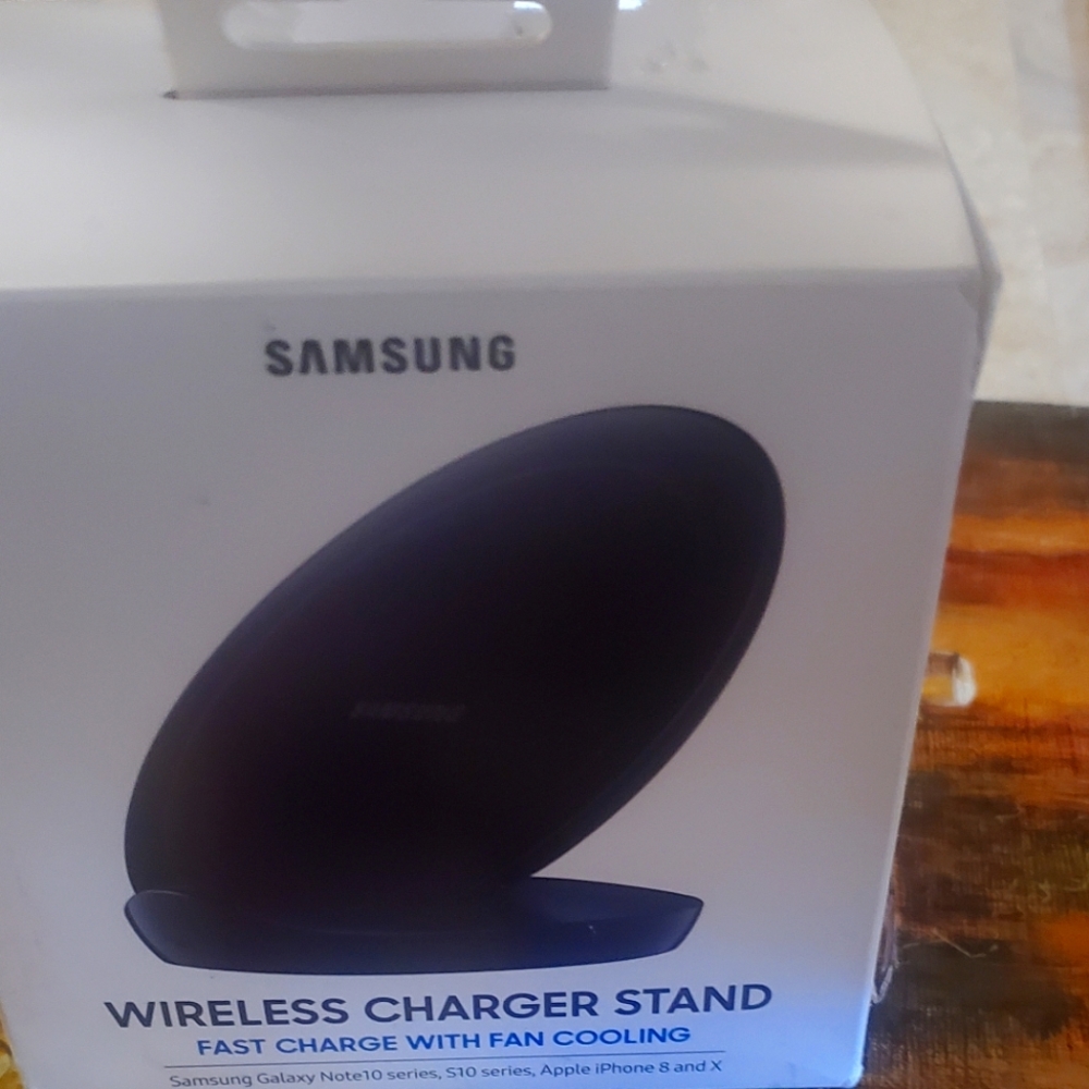Samsung  wireless charger (OpenBox)